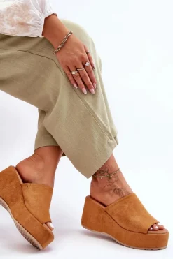 Damskie Klapki Na Masywnej Platformie Camel Martina