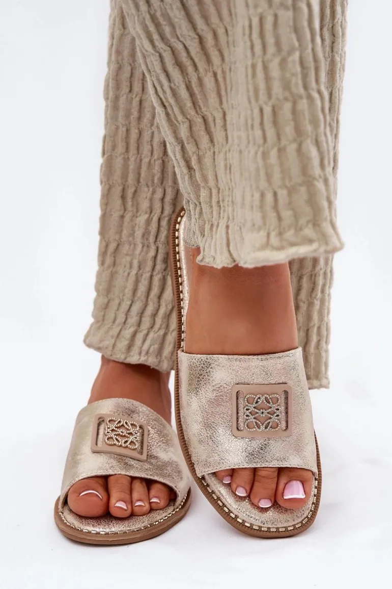 Damskie Klapki Na Płaskim Obcasie Z Ozdobą S.Barski KV51-089 Złote