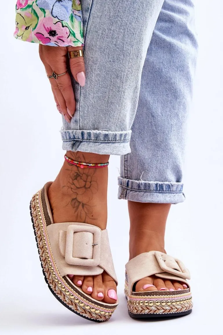 Damskie Klapki Na Zdobionej Platformie Beżowe Joyce