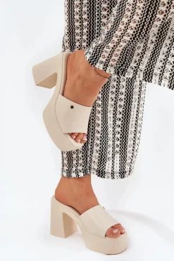 Damskie Klapki Z Eko Skóry Na Słupku I Platformie Jasnobeżowe Tamirella