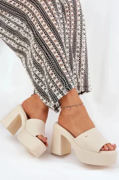 Damskie Klapki Z Eko Skóry Na Słupku I Platformie Jasnobeżowe Tamirella