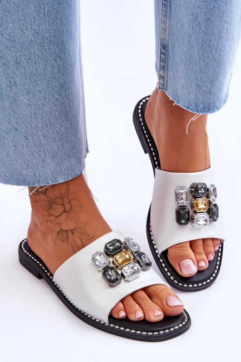 Damskie Klapki Z Kamieniami S.Barski KV-2775-31 Biało-Srebrne