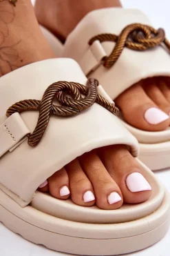 Damskie Klapki Z Ozdobą Beżowe Verso