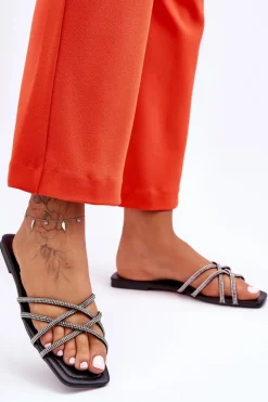 Damskie Klapki Z Paseczkami I Dżetami Czarne Leomi