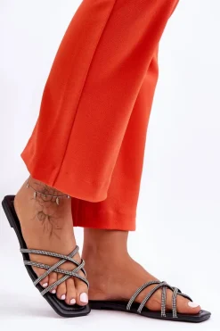 Damskie Klapki Z Paseczkami I Dżetami Czarne Leomi