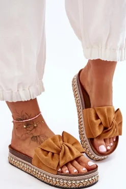 Damskie Klapki Zamszowe Z Kokardą Camel Lauria