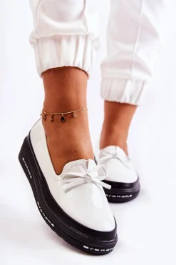 Damskie Lakierowane Mokasyny Na Koturnie Białe Frilly