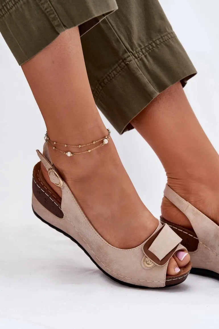 Damskie Lekkie Sandały Na Koturnie Comfort Shoes Beżowo-Złote Efravia