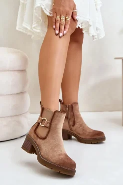 Damskie Ocieplane Botki Sztyblety Na Obcasie Ze Złotym Detalem Eko Zamszowe Jasnobrązowe Mailta