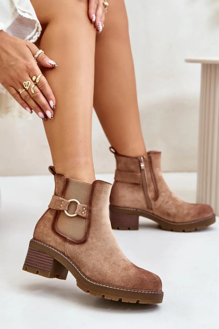 Damskie Ocieplane Botki Sztyblety Na Obcasie Ze Złotym Detalem Eko Zamszowe Jasnobrązowe Mailta