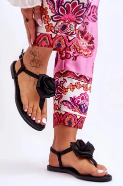 Damskie Sandały Japonki Z Materiałową Różą Czarne Carisma