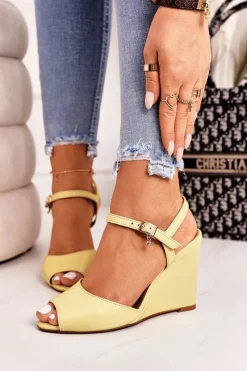 Damskie Sandały Na Koturnie Laura Messi 2253 Żółte