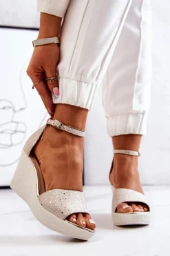 Damskie Sandały Na Koturnie Laura Messi 2389 Beżowe