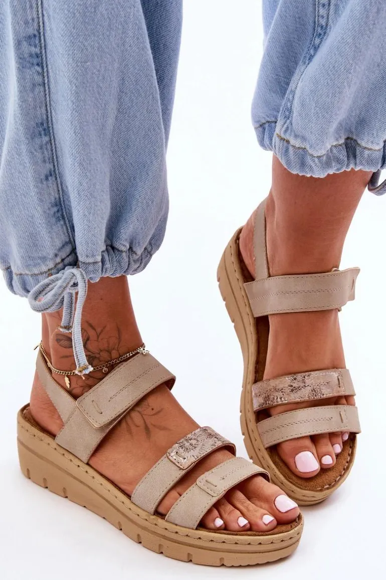 Damskie Skórzane Sandałki Na Rzep Beżowe Fresh Look