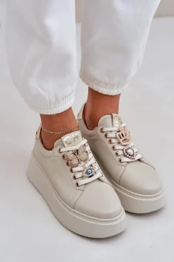 Damskie Skórzane Sneakersy Na Platformie Z Ozdobami CheBello 4292 Jasnobeżowe