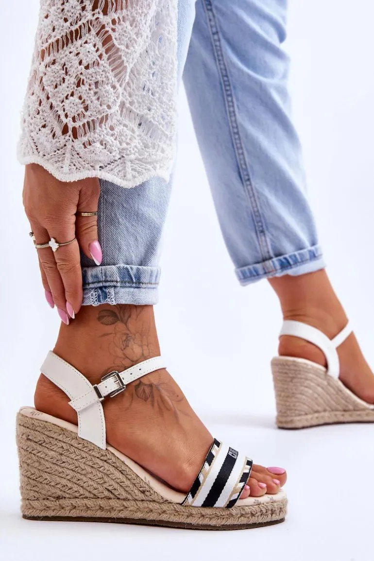 Damskie Wygodne Sandały Na Koturnie Big Star LL274878 Białe