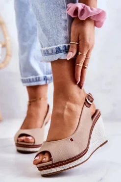 Damskie Wygodne Sandały Na Koturnie Ciemnobeżowe Thallas