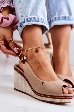 Damskie Wygodne Sandały Na Koturnie Ciemnobeżowe Thallas