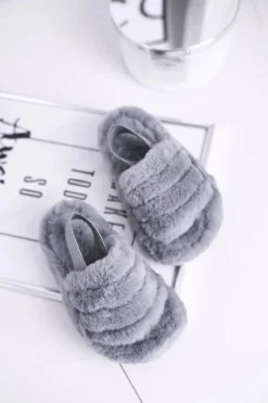 Dziecięce klapki z futerkiem i gumką szare Fluffy