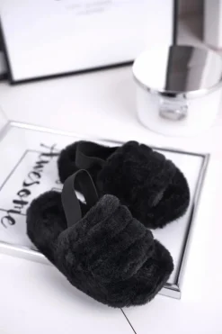 Dziecięce klapki z futerkiem i gumką czarne Fluffy