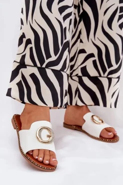 Eko Skórzane Płaskie Klapki Damskie Z Ozdobnym Detalem Białe Frelie