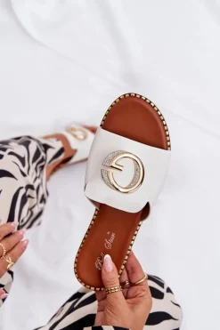 Eko Skórzane Płaskie Klapki Damskie Z Ozdobnym Detalem Białe Frelie