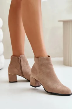 Eko Zamszowe Botki Na Słupku Zapinane Na Zamek Ciemnobeżowe Sairis