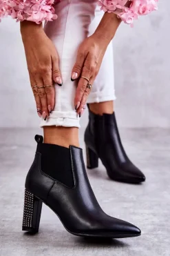 Eleganckie Botki Na Słupku Z Dżetami Czarne Elinor