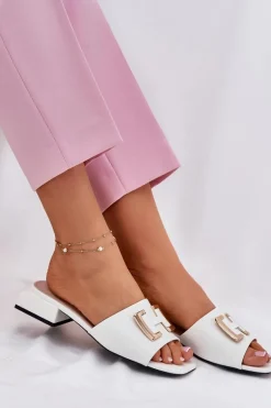 Eleganckie Klapki Damskie Na Klocku Ze Złotym Detalem Vinceza 62229 Białe