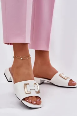 Eleganckie Klapki Damskie Na Klocku Ze Złotym Detalem Vinceza 62229 Białe