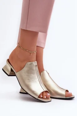 Eleganckie Klapki Damskie Ze Skóry Naturalnej Na Niskim Obcasie Maciejka 06360-25 Złote