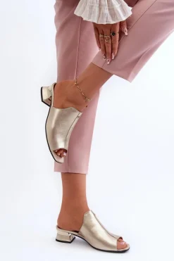 Eleganckie Klapki Damskie Ze Skóry Naturalnej Na Niskim Obcasie Maciejka 06360-25 Złote