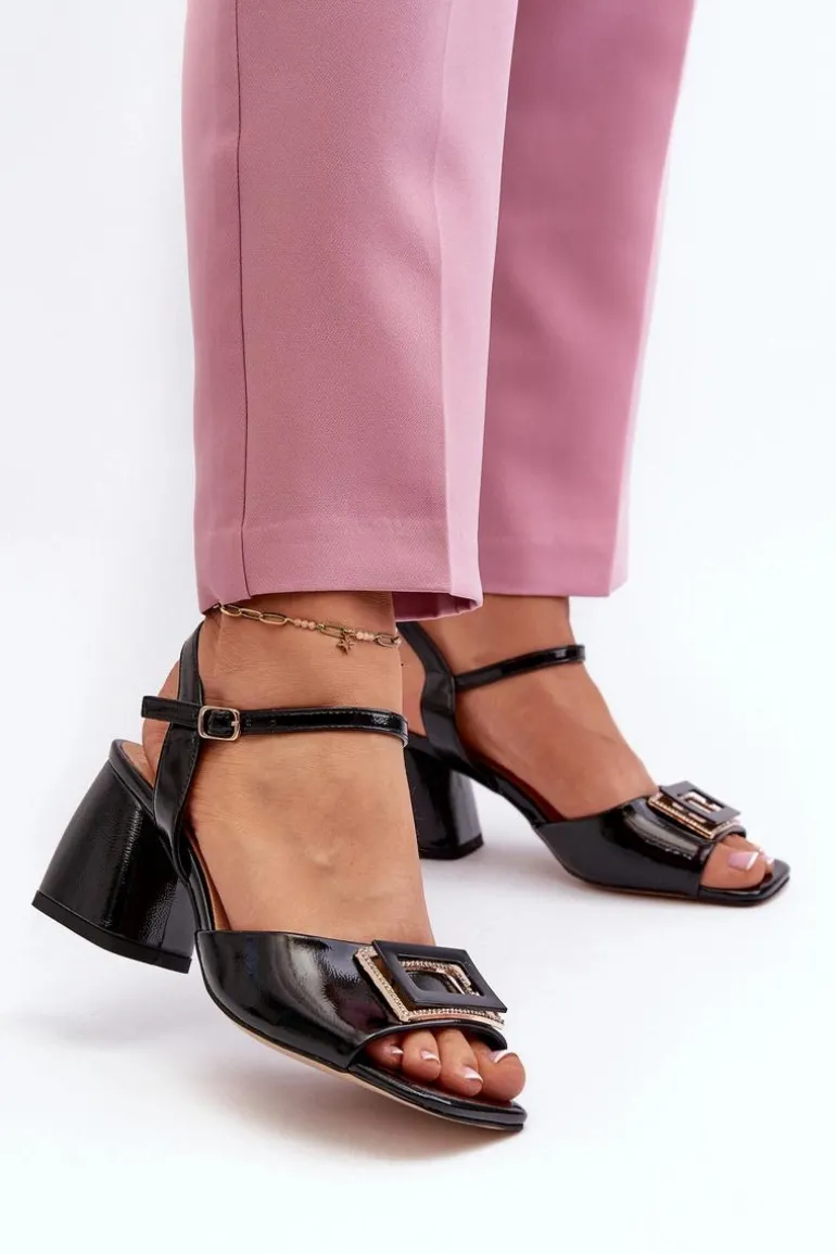 Eleganckie Lakierowane Sandały Na Słupku Z Ozdobą Czarne D&A MR38-202