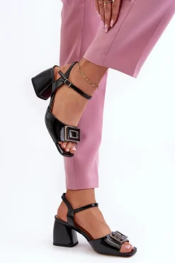 Eleganckie Lakierowane Sandały Na Słupku Z Ozdobą Czarne D&A MR38-202