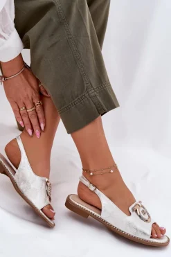 Eleganckie Sandały Z Ozdobą Na Płaskim Obcasie S.Barski KV51-003 Srebrne