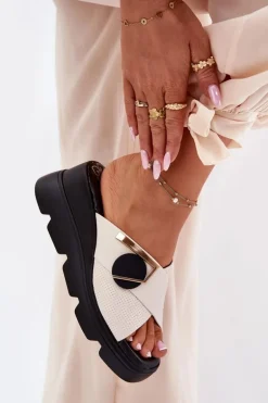 Eleganckie Skórzane Klapki Damskie Na Koturnie Z Ozdobą Artiker 56C1585 Beżowe