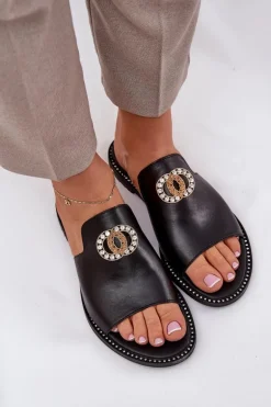 Eleganckie Skórzane Klapki Damskie Z Ozdobą Zazoo 3008 Czarne