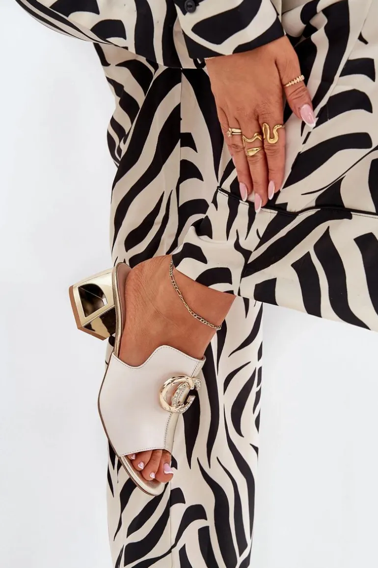 Eleganckie Skórzane Klapki Na Obcasie Laura Messi 2875 Beżowo-Złote