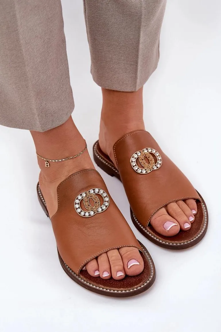 Eleganckie Skórzane Klapki Damskie Z Ozdobą Zazoo 3008 Camel