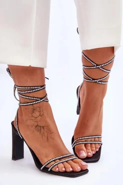 Eleganckie Wiązane Sandały Z Dżetami Czarne Nessy