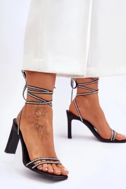 Eleganckie Wiązane Sandały Z Dżetami Czarne Nessy