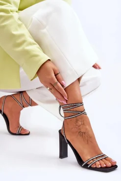 Eleganckie Wiązane Sandały Z Dżetami Czarne Nessy