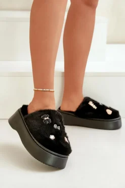 Futrzane Kapcie Damskie Na Grubej Podeszwie Z Przypinkami Czarne Zintoria