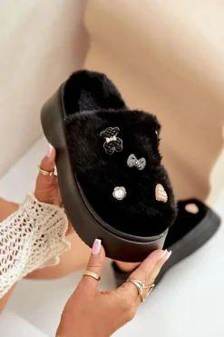 Futrzane Kapcie Damskie Na Grubej Podeszwie Z Przypinkami Czarne Zintoria