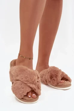 Futrzane Kapcie Damskie Z Przeplatającymi Się Paskami Camel Quenelle