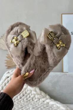 Futrzane Kapcie Damskie Z Kokardą I Złotą Ozdobą Ciemnobeżowe Nolara