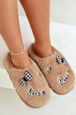 Futrzane Kapcie Damskie Z Naszywkami I Kokardką Brązowe Linnorelia