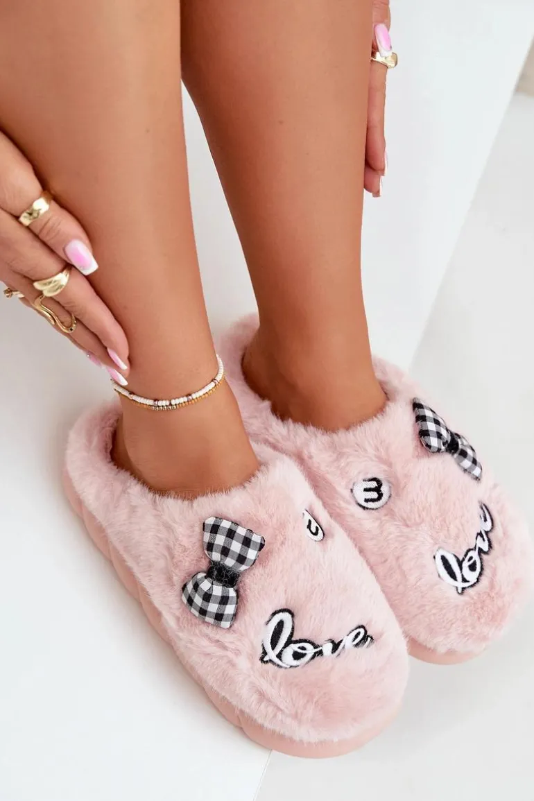 Futrzane Kapcie Damskie Z Naszywkami I Kokardką Różowe Linnorelia