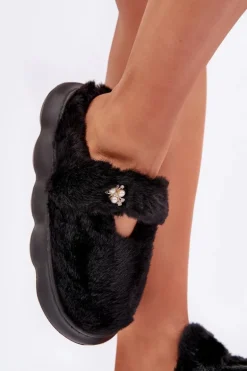 Futrzane Kapcie Z Małą Broszką Czarne Primaria