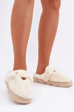 Futrzane Kapcie Z Małą Broszką Jasnobeżowe Primaria